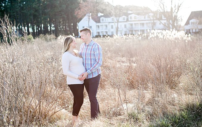 Winter Maternity Photo Shoot Inspiration | Inn at Perry Cabin St Michaels Maryland Photo | Maternity Session Eastern Shore Maryland | Photo by Richard and Tara Photography
